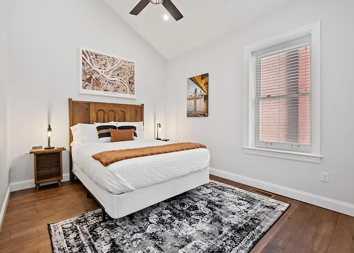Luxurious Design | Easy Access To Downtown | Sleeps 4