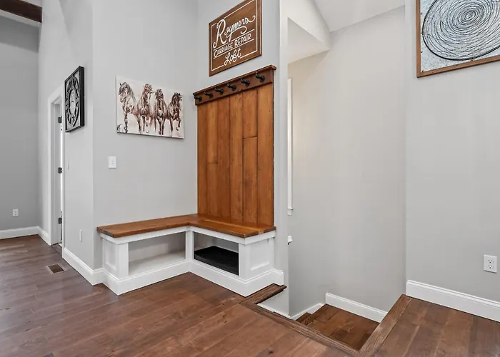 Luxurious Design | Easy Access To Downtown | Sleeps 4 Ferienhaus Pittsburgh