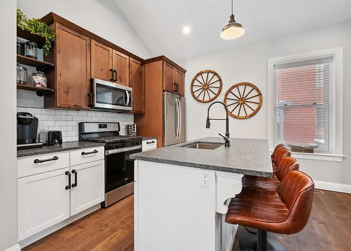 Ferienhaus Luxurious Design | Easy Access To Downtown | Sleeps 4 *