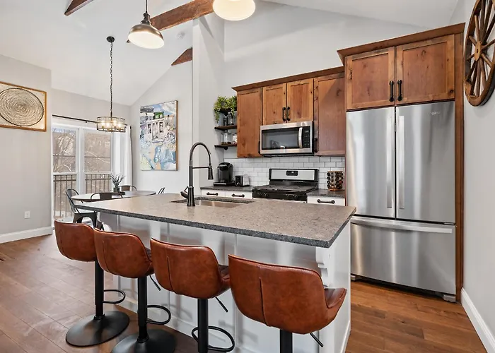 Ferienhaus Luxurious Design | Easy Access To Downtown | Sleeps 4