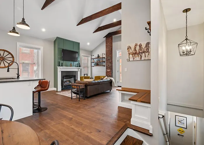 Luxurious Design | Easy Access To Downtown | Sleeps 4 Ferienhaus Pittsburgh