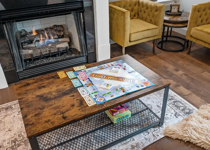 Luxurious Design | Easy Access To Downtown | Sleeps 4 Pittsburgh