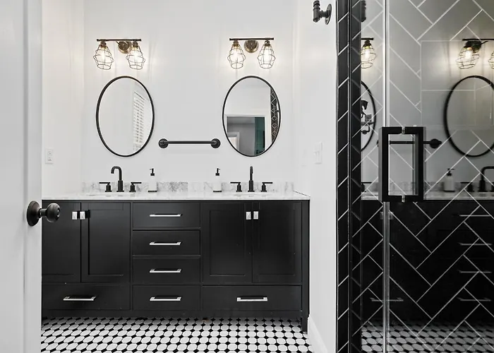 Luxurious Design | Easy Access To Downtown | Sleeps 4 Pittsburgh