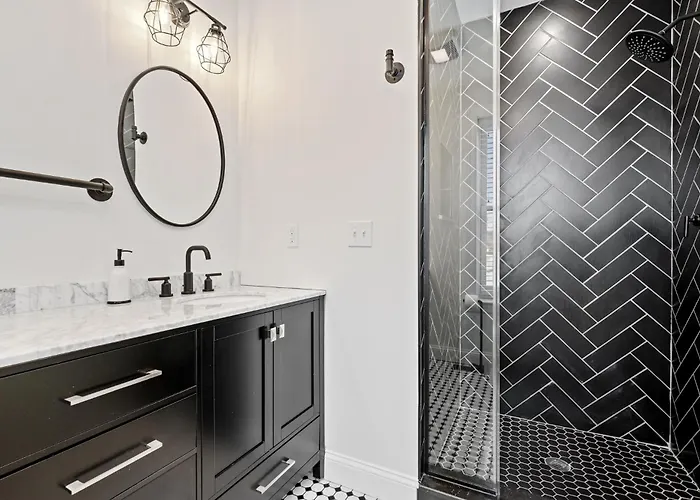 Luxurious Design | Easy Access To Downtown | Sleeps 4 Ferienhaus *